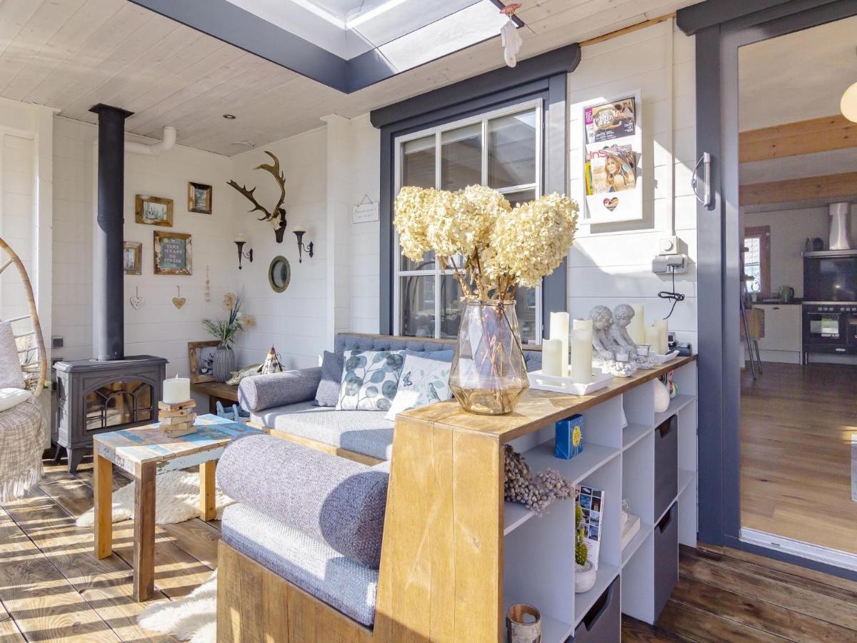 Beautiful Holiday Home With Private Terrace Kropswolde Luaran gambar